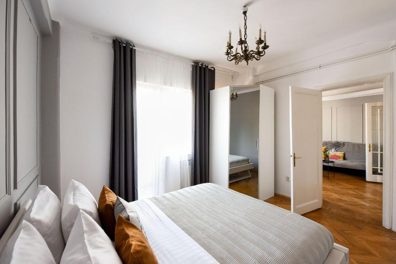 Stylish & Spacious Apartment Near The Old Town - A Touch Of History, A Dash Of Modernity Bucureşti Exterior foto