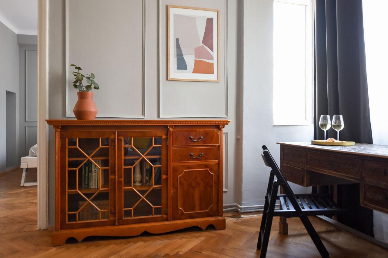 Stylish & Spacious Apartment Near The Old Town - A Touch Of History, A Dash Of Modernity Bucureşti Exterior foto