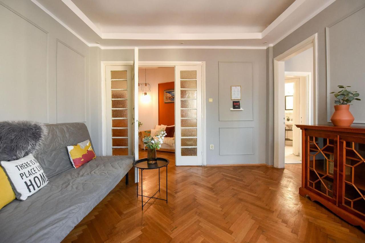 Stylish & Spacious Apartment Near The Old Town - A Touch Of History, A Dash Of Modernity Bucureşti Exterior foto
