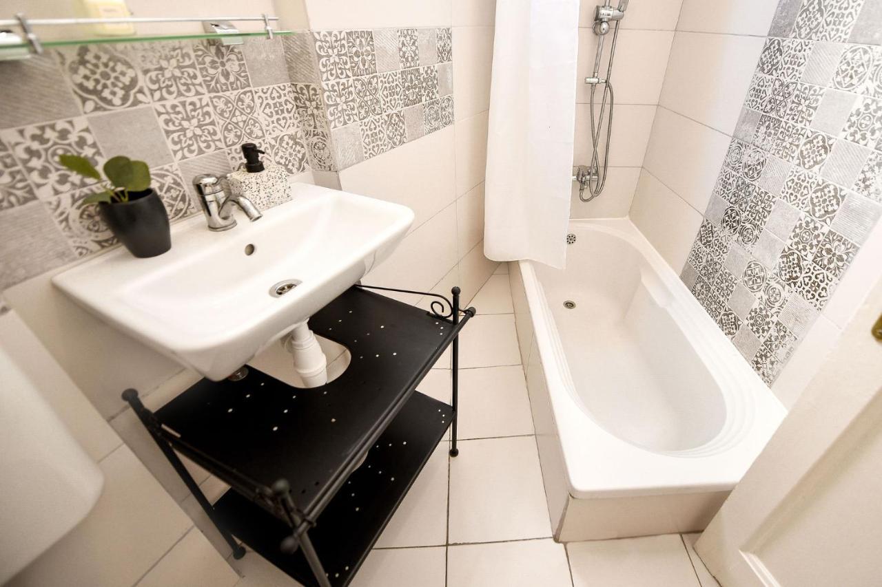 Stylish & Spacious Apartment Near The Old Town - A Touch Of History, A Dash Of Modernity Bucureşti Exterior foto