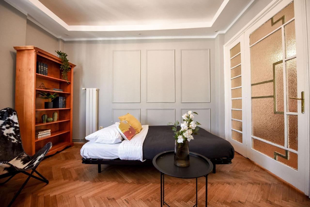 Stylish & Spacious Apartment Near The Old Town - A Touch Of History, A Dash Of Modernity Bucureşti Exterior foto