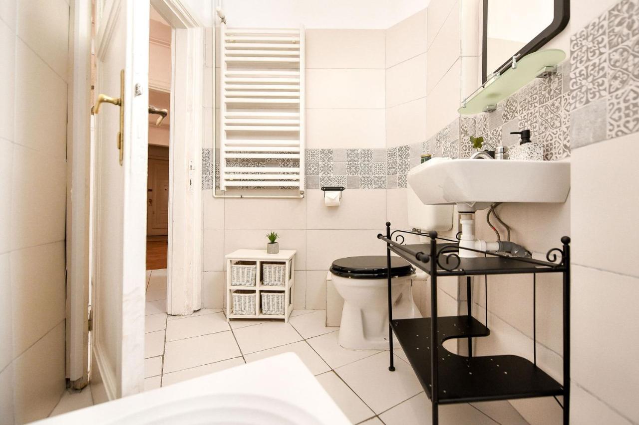 Stylish & Spacious Apartment Near The Old Town - A Touch Of History, A Dash Of Modernity Bucureşti Exterior foto